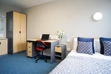 1 bed flat, Roxburgh Place, Old Town, Edinburgh, EH89SU - Image 1